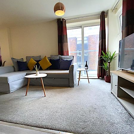 Stylish Two Bed City Apartment With Secure Parking Southampton Bagian luar foto