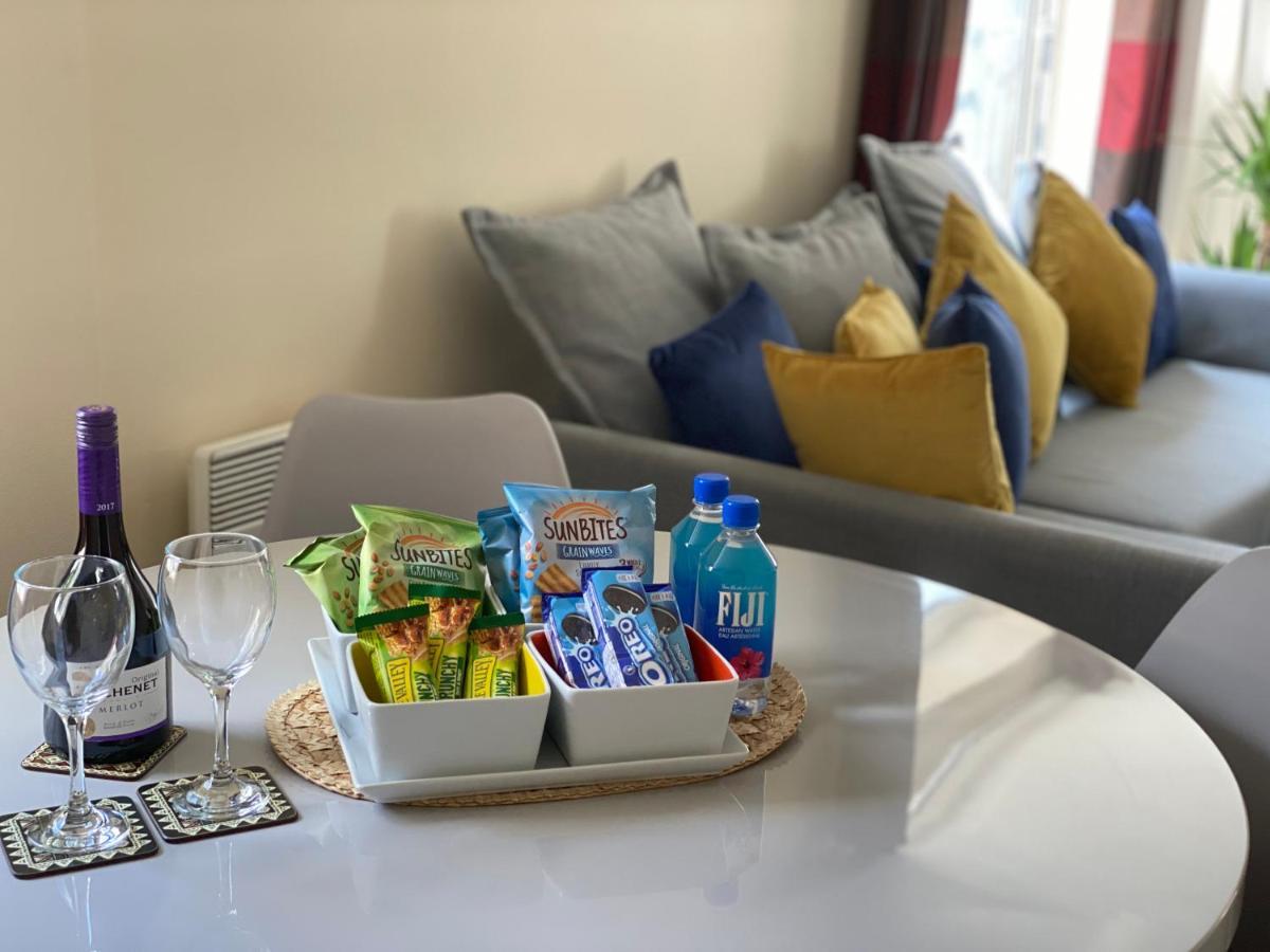 Stylish Two Bed City Apartment With Secure Parking Southampton Bagian luar foto