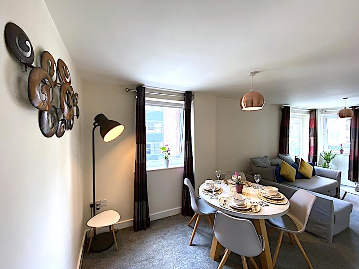 Stylish Two Bed City Apartment With Secure Parking Southampton Bagian luar foto
