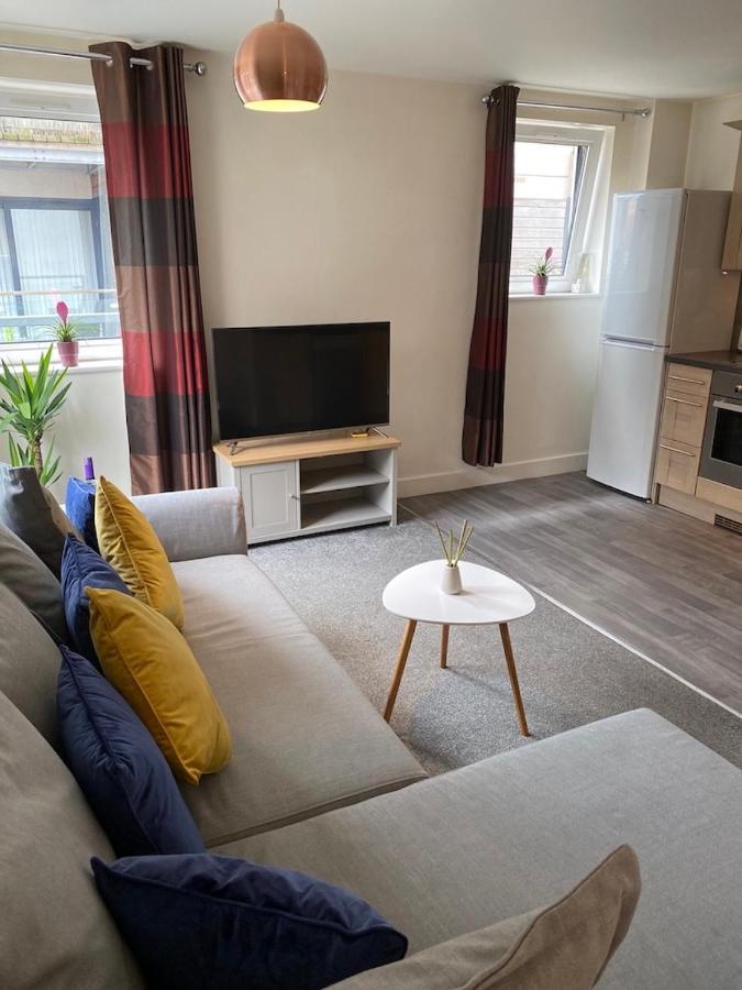 Stylish Two Bed City Apartment With Secure Parking Southampton Bagian luar foto