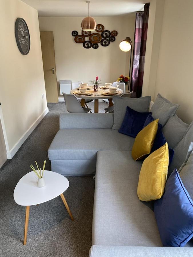 Stylish Two Bed City Apartment With Secure Parking Southampton Bagian luar foto