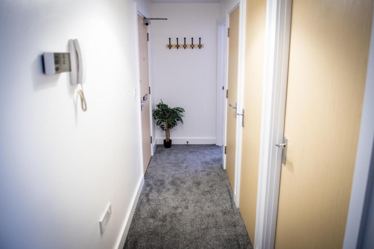 Stylish Two Bed City Apartment With Secure Parking Southampton Bagian luar foto