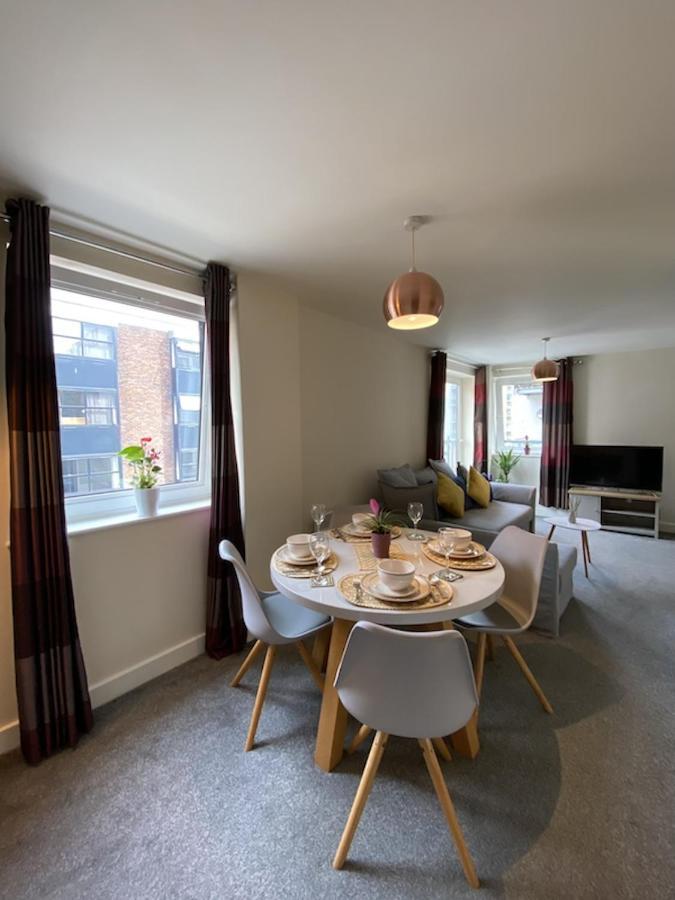 Stylish Two Bed City Apartment With Secure Parking Southampton Bagian luar foto