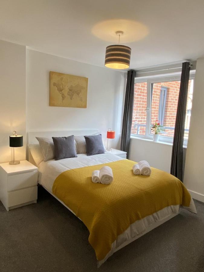 Stylish Two Bed City Apartment With Secure Parking Southampton Bagian luar foto