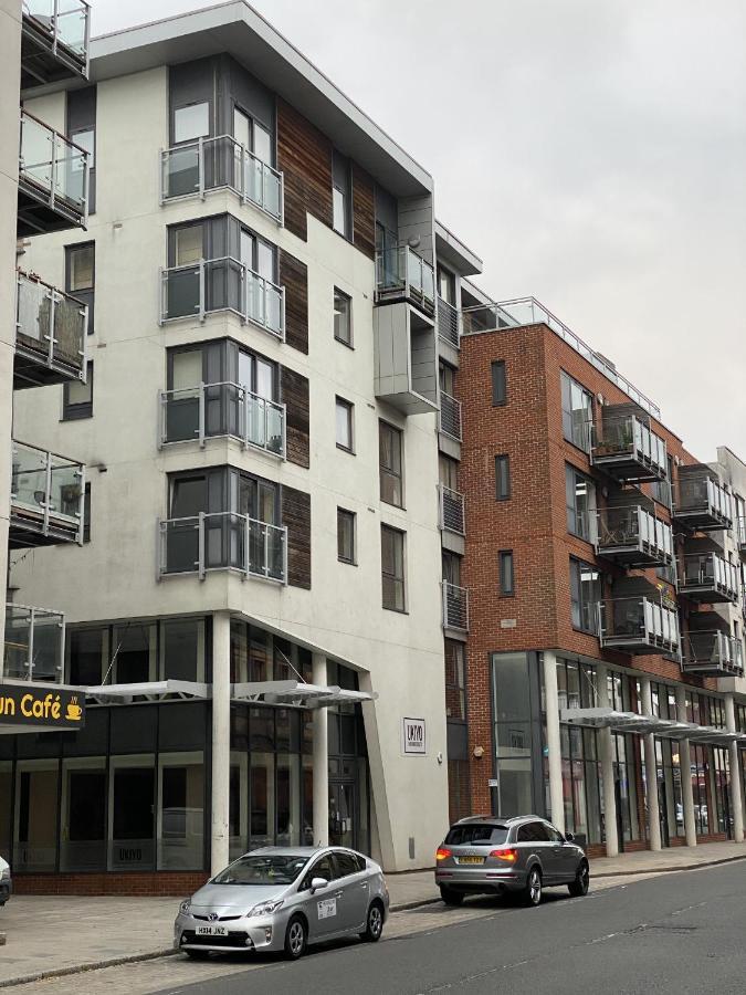 Stylish Two Bed City Apartment With Secure Parking Southampton Bagian luar foto