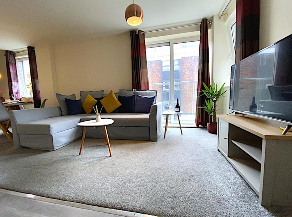 Stylish Two Bed City Apartment With Secure Parking Southampton Bagian luar foto
